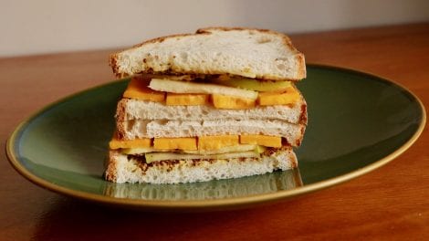 Apple Cheddar Sandwich