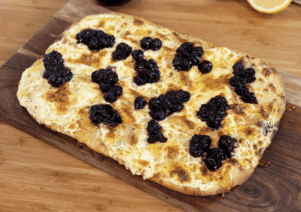 Blueberry Cheesecake Pinsa